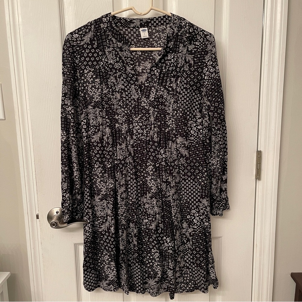 Old Navy Black White Tunic Women’s Top Shirt Blouse Floral Small S